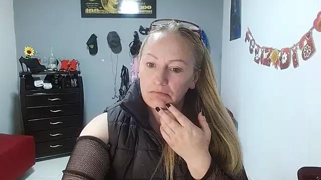 emperabigbootybigass from StripChat