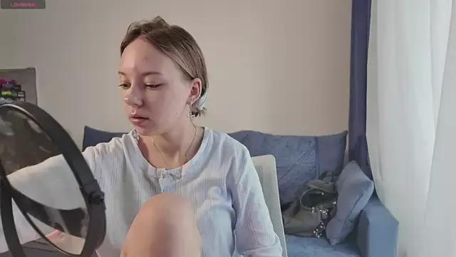 Emyy_Lunar from StripChat is Freechat