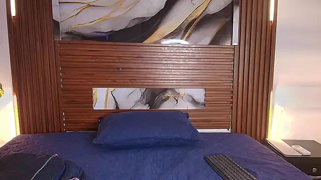 Evelin_thompsson from StripChat is Freechat