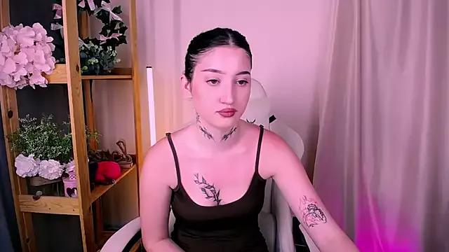 EvelinePearl from StripChat is Freechat