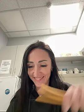 Foxy-li from StripChat is Freechat