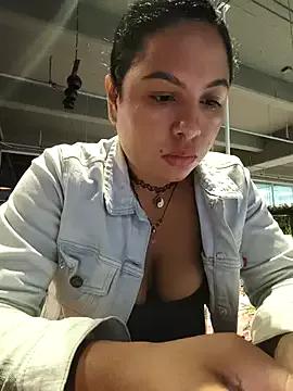 Francesca_ferrari from StripChat is Freechat