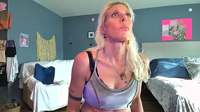 Glamazing from StripChat is Freechat