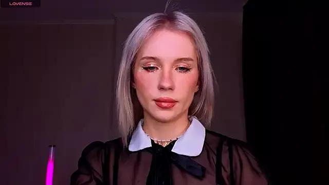 Golden_Peachh from StripChat is Freechat