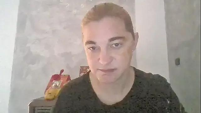 GoldenAngelMilf from StripChat is Freechat