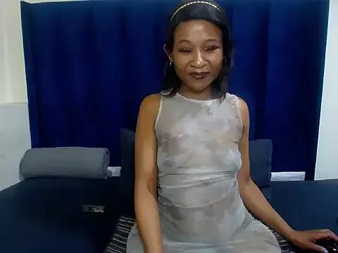 GoldenBigAssCurvy from StripChat is Freechat