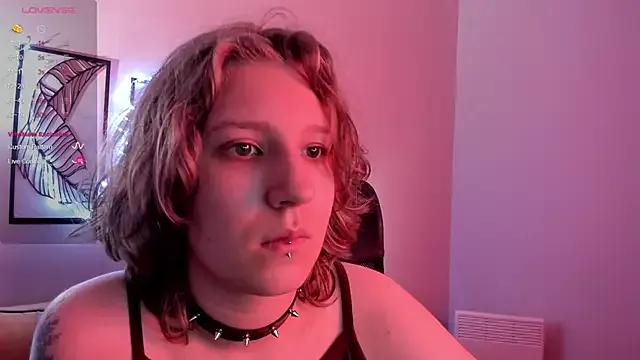 Hailey_Foxy from StripChat is Freechat