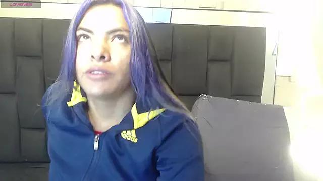 hanna13_ from StripChat is Freechat