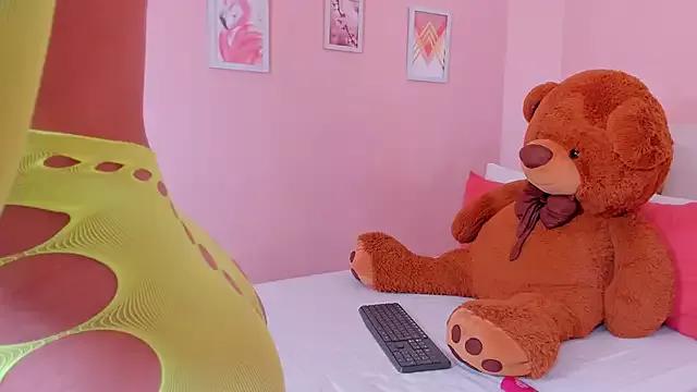 hannah_miltonn from StripChat is Freechat