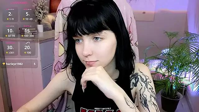 HazelTompson from StripChat is Freechat