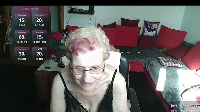HeisseomaOriginal from StripChat is Freechat