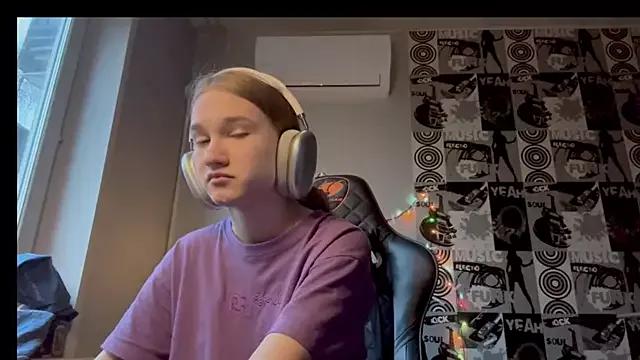 helgicuteness from StripChat is Freechat