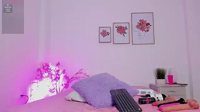 hellzel_moon from StripChat is Freechat