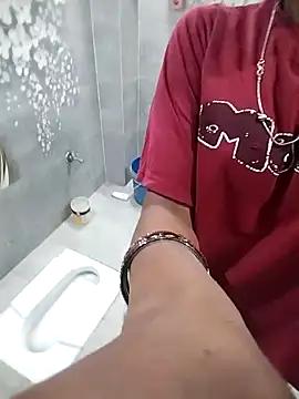Hey-mahi from StripChat is Freechat