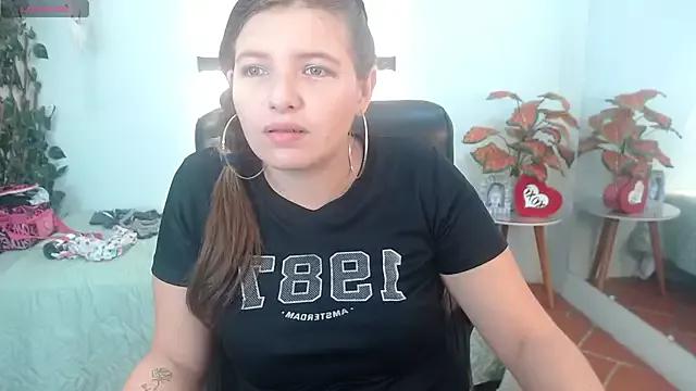 Hills_Mia from StripChat is Freechat