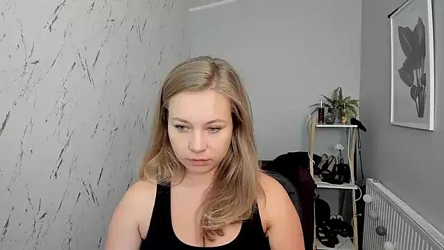 holly_xglam from StripChat is Freechat