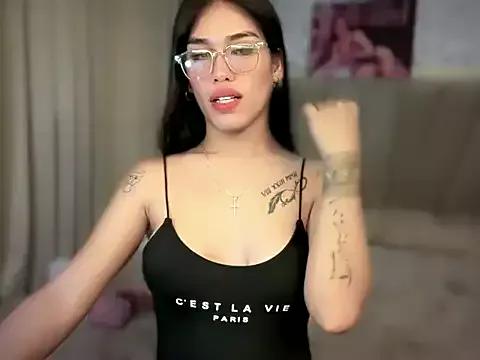 hollywoodxtrans from StripChat is Freechat