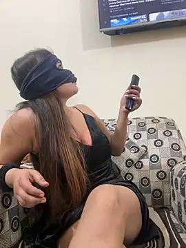 Photos of HoneyBearCpl from StripChat is Freechat