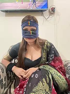 HoneyBearCpl from StripChat is Freechat