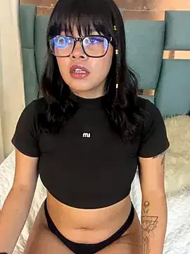 honeyy_mia from StripChat is Freechat