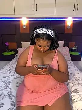 iCrushYenu from StripChat is Freechat