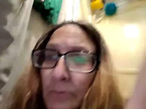 ILUV2TUCHMYKITTY from StripChat is Freechat