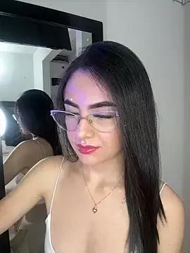IrisBrowm from StripChat