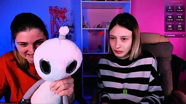 isa_luxury from StripChat is Freechat