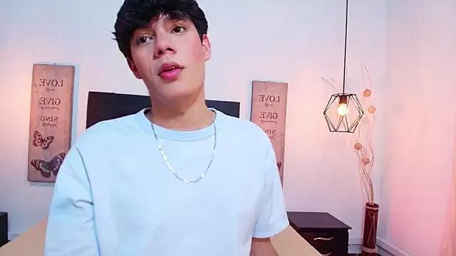 Isaac_Kurtt from StripChat is Freechat