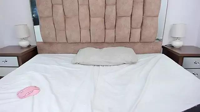 Isanova from StripChat is Freechat