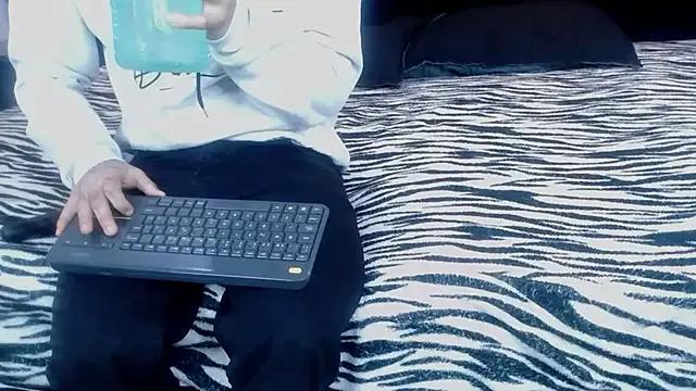 Jackson_n_Scarlett from StripChat is Freechat