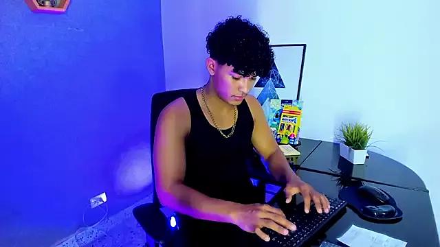 jamescurli_ from StripChat is Freechat