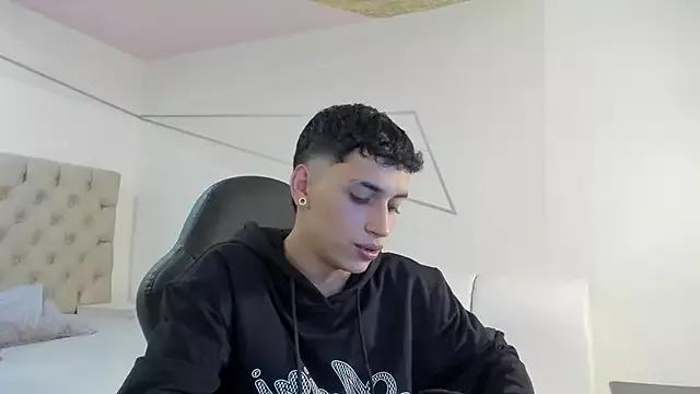 JhoanLeandro from StripChat is Freechat