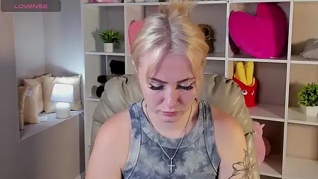 Joyce_Howard from StripChat is Freechat