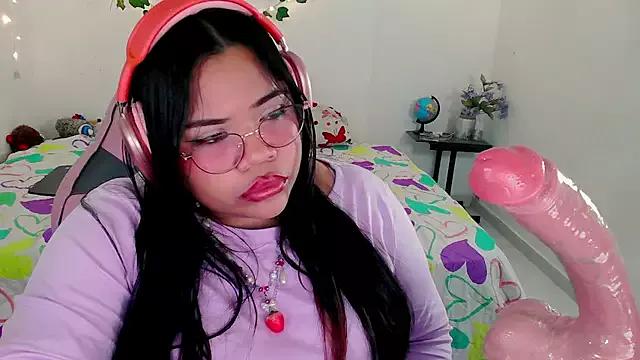 Juicy_elenxx from StripChat is Freechat