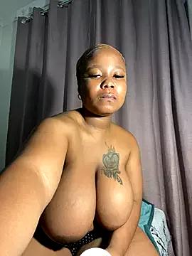 JuicyMellow21 from StripChat is Freechat