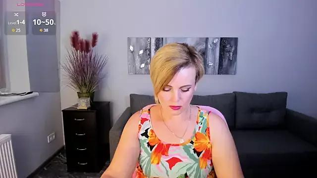 Julia_Wilsone from StripChat is Freechat