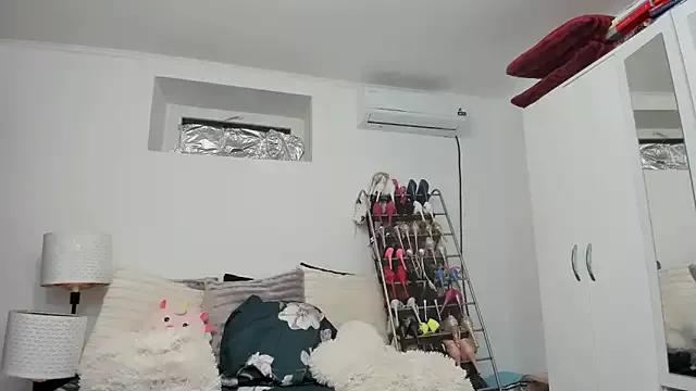 Try the thrill of flirt babes with our cam hosts, featuring unclothed wildness while getting naked and playing with their favored sex toys.