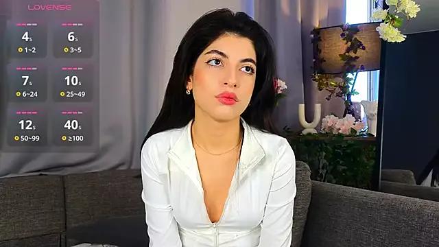 JulianaHames from StripChat is Freechat