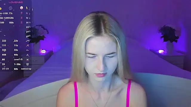Julie_Blaze from StripChat is Freechat