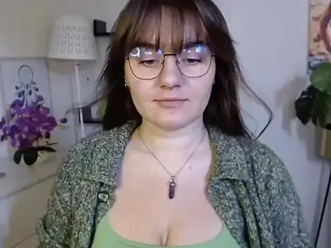 Julie_Diamond from StripChat is Freechat