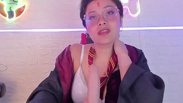 Juliexxxtasy from StripChat is Freechat