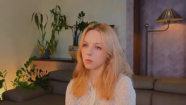 KarenHiill from StripChat is Freechat