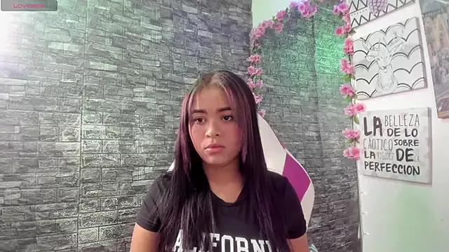 karoll__sex from StripChat is Freechat