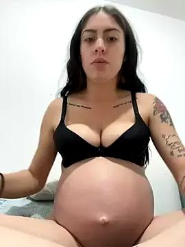 KarolyneRoss from StripChat is Freechat