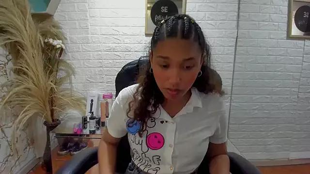 Keila_cute from StripChat is Freechat