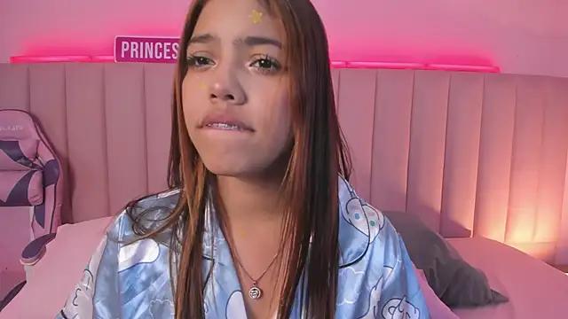 KellyOlsenbe from StripChat is Freechat