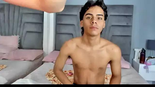 Kendra_and_liam from StripChat is Freechat