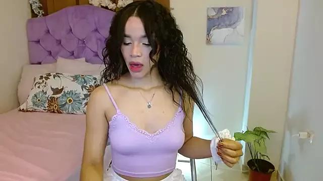 kiarablue from StripChat is Freechat