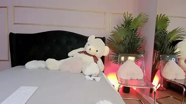 KirraWhite from StripChat is Freechat